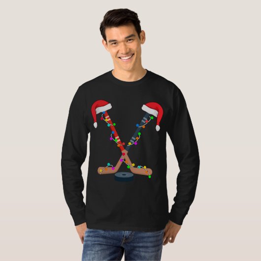 ホッケーサンタハットクリスマスライトスおもしろいポーツクリスマス Tシャツ (正面フル)