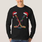 ホッケーサンタハットクリスマスライトスおもしろいポーツクリスマス Tシャツ (正面)