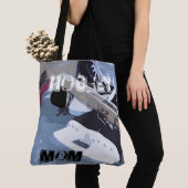 ホッケースケートがモムススポーツに密着 トートバッグ (クローズアップ)