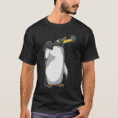 ホッケースティックとホッケーのペンギン Tシャツ (正面)