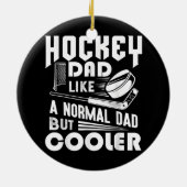 ホッケーパパは、通常のパパのようだがクールおもしろいの セラミックオーナメント (裏面)
