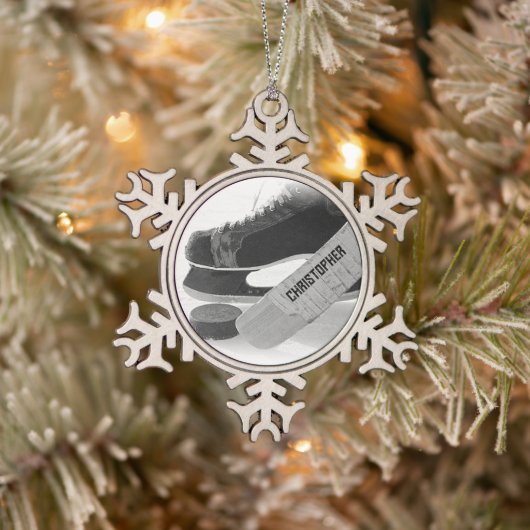 ホッケーブラックスケーパーソナライズされたツ スノーフレークピューターオーナメント (ツリー)