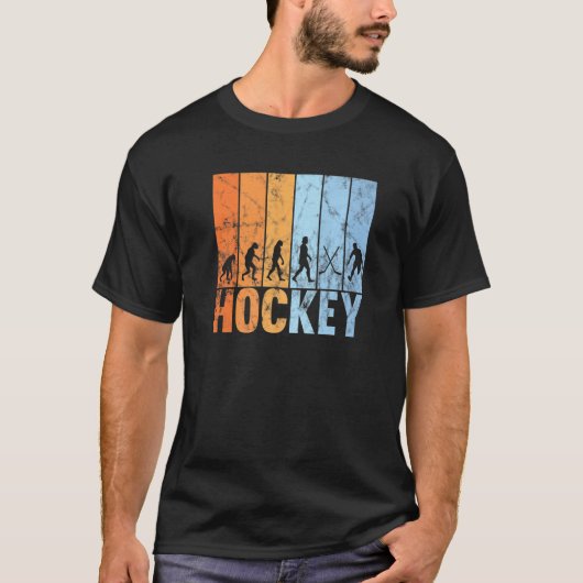 ホッケープレイヤーの進化ホッケーの必需品 Tシャツ (正面)