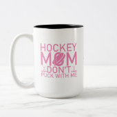 ホッケーママがピンクでパッおもしろいクしなガーリーい ツートーンマグカップ (左)