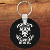 ホッケーママ私とパックしないおもしろいアイスホッケーモテ キーホルダー (正面)
