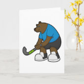 ホッケー スティックを持ったホッキーのクマ カード (黄色い花)