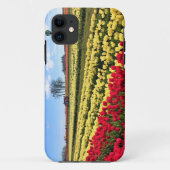 ホットエアバルーン付き赤と黄色のチューリップフィールド Case-Mate iPhoneケース (裏面)