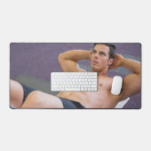 ホットガイセクシー裸の胸筋の男性エクササイズ デスクマット (キーボード&マウス)