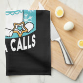 ホットココアと冬のチャーム – 雪秋ココアコール キッチンタオル (四つ折り)