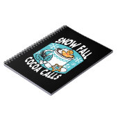 ホットココアと冬のチャーム – 雪秋ココアコール ノートブック (左側)