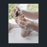 ホットストーンで足マッサージを受ける女性 ポストカード<br><div class="desc">AssetID: 86519734 / {Jupiterimages} /熱い石で足マッサージを得る女性マッサージは、様々な技術を使用して筋肉と結合組織の表面的かつ深い層の作業である，機能を強化する，ヒーリングプロセスを支援し、くつろぎと幸福を促進する。マッサージ来の「練りの擦り」やアラビア語のマッサージの「touchへ感じ、または取り扱いへ」またはラテン語のマッサージの「質量、生地へ」、ギリシャ語の動詞μάσσω（マッサージ）「手を取る、touch、手で働く、生地を練る」。別に古代ギリシャ語のマッサージの単語はアナトリプナズナで、ラテン語は摩擦であった。マッサージは、手動または機械的な補助で行われた圧力（構造化、非構造化、静止、移動）によって体上で作業と演技を行う。標的組織は、筋肉、腱、靭帯、鼻膜、皮膚、関節、その他の結合組織、リンパ管、または消化器系の臓器を含むことができる。マッサージは、手、指、肘、膝、前腕、足で適用できる。80種類以上のマッサージ違うモダリティが認められる。セラピーとしてマッサージを導入する最も引用された理由は、クライアントの需要と知覚された臨床的効果である。プロフェッショナル設定のマッサージでは、マッサージテーブルの上に寝そべったり、マッサージチェアに座ったり、床のマットの上に寝そべったりしながら治療を受ける。マッサージの対象は完全または部分的に服を脱いでもよい。体の一部はタオルまたはシートで覆われてもよい。職業としてマッサージを練習する人をマッサージセラピストと呼ぶ。米国のほとんどの州は、マッサージセラピストのライセンス要件を持っている。このページは、そのトピックに関連付けられているユーザーとは提携または承認されていない。</div>