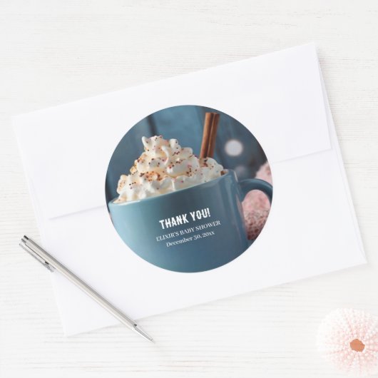 ホットチョコレートとホイップクリーム居心地の良いベビーシャワー ラウンドシール (封筒)