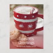 ホットチョコレートのクッキーとマグカップのクローズアップ ポストカード (正面)