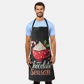 ホットチョコレートシーズンのクリスマス愛好家 エプロン (着用した状態)