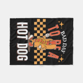 ホットドッグになる悪い日、食べ物おもしろいミーム、レトロスー フリースブランケット (正面(横))