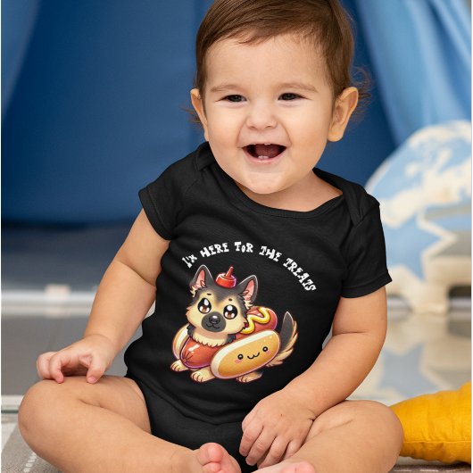 ホットドッグの衣装を着たシェパード犬、ハロウィンのユーモア ベビーボディスーツ