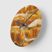 ホットドッグケーキ…アジアのデザート食品 ラウンド壁時計 (傾斜)