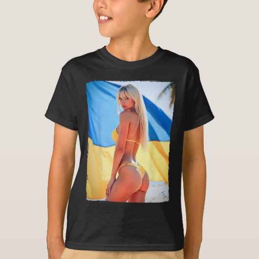 ホットバイヴ - ウクライナの旗を持つ美しいビキニの女の子 Tシャツ (正面)