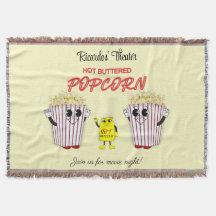 ホットバター入りポップコーンを持つ家族向け映画館