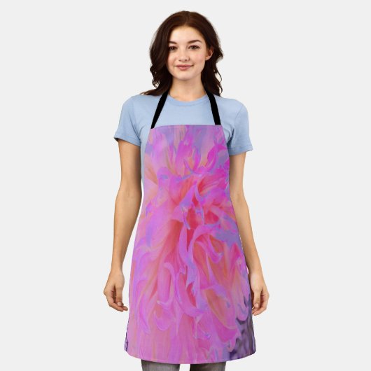 ホットピエレガントンクとマゼンタの装飾ダリア エプロン (着用した状態)