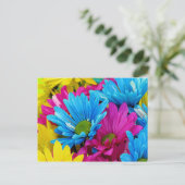 ホットピカラフルンクティール（緑がかった色）ブルーガーベラデイジー花 ポストカード (スタンド正面)