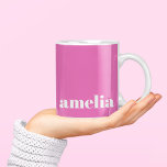 ホットピモダンックモノグラム コーヒーマグカップ<br><div class="desc">可愛いホットピンクのコーヒーマグあなたのモノグラム名やイニシャルを特徴人気があるとトレンディー白はっきりしたフォント。短い名前または長い名前のフォントツールでデザインのサイズを調整できる。</div>