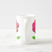 ホットピンクとオレンジ色の花 ボーンチャイナマグカップ (裏面)