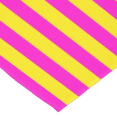 ホットピンクとカナリア色の黄色のストライプ ショートテーブルランナー (コーナー)