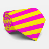 ホットピンクとカナリア色の黄色のストライプ ネクタイ (ロール)
