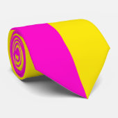 ホットピンクとカナリア色の黄色のストライプ ネクタイ (ロール)