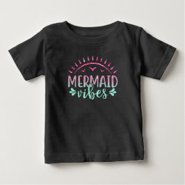 ホットピンクとグリーンのグリッター マーメイド ヴィブス ベビーTシャツ