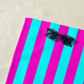 ホットピンクとシアンブルーグリーンターコイズストライプ ビーチタオル (インサイチュ)