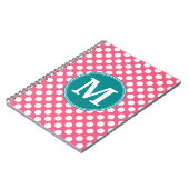 ホットピンクとティール(緑がかった色)の水玉模様とカスタムモノグラム ノートブック (左側)