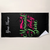 ホットピンクとネオングリーンのマーメイド専用ゾーン ビーチタオル (正面)