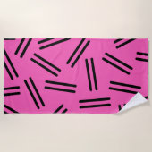 ホットピンクとブラックで80年代のレトロパターン ビーチタオル (正面)