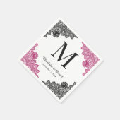 ホットピンクとブラックのフローラレースモノグラム結婚ズ スタンダードカクテルナプキン (角)
