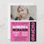 ホットピンクとブラックのモダン卒業写真 招待状 (正面)