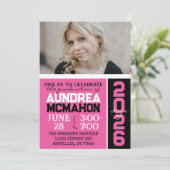 ホットピンクとブラックのモダン卒業写真 招待状 (スタンド正面)