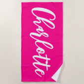 ホットピンクとホワイトのレタリングスクリプト ビーチタオル (正面)