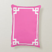 ホットピンクとホワイトギリシャ鍵縁どモノグラムアセン アクセントクッション (裏面(縦))