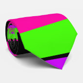 ホットピンクと紫の色調ストライプデザイン ネクタイ (ロール)