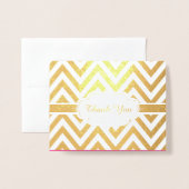 ホットピンクと金ゴールドシェブロンガールズバースデーパーティー 箔カード (封筒付き正面)