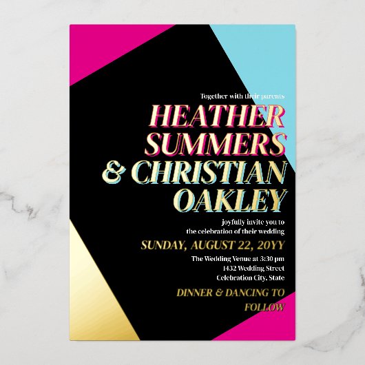 ホットピンクと金ゴールド80sタイポグラフィレトロ結婚の 箔招待状 (正面)