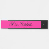 ホットピンクと黒のカーリー書名 サインプレート (正面)