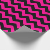 ホットピンクと黒の大きなシェブロンラッピング紙 ラッピングペーパー (角)