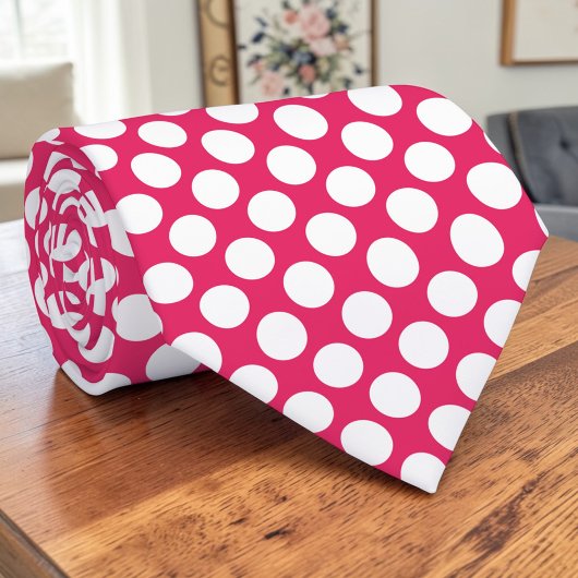 ホットピンクのカスタムネクタイに白い水玉模様 ネクタイ