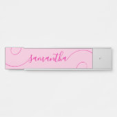 ホットピンクのカーリーシグネチャー サインプレート (正面)
