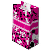 ホットピンクのサッカーボールコラージュ スモールペーパーバッグ (裏面アングル)