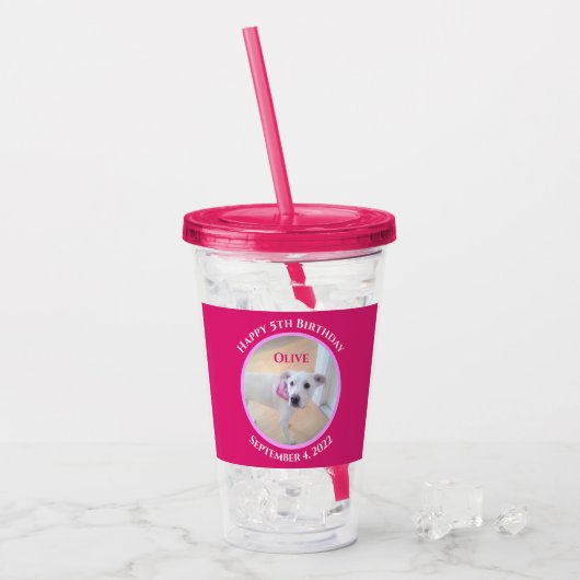 ホットピンクのスカーフを巻いたかわいい子犬の写真 アクリルタンブラー (アイス正面)