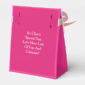 ホットピンクのスカーフを巻いたかわいい子犬の写真 フェイバーボックス (裏面サイド)